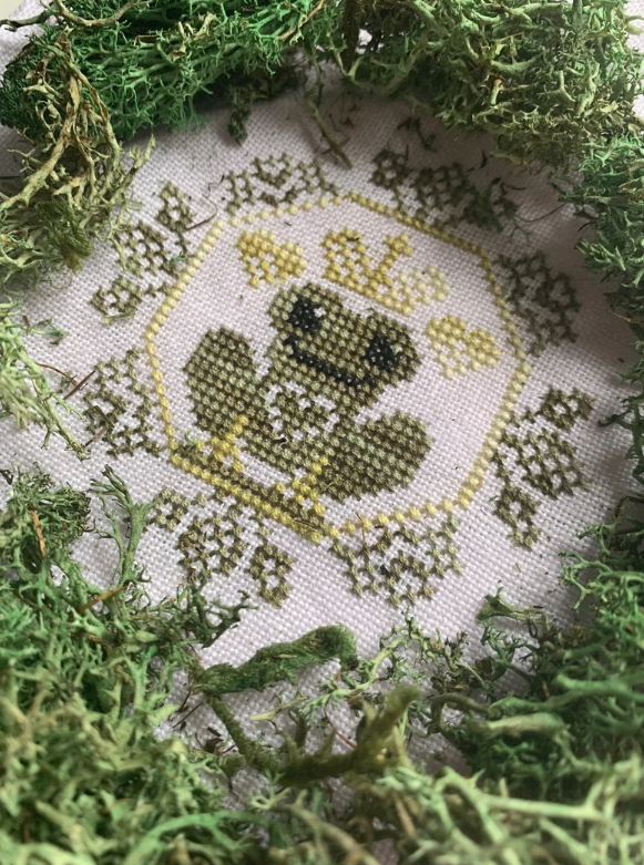 DARLING & WHIMSY - QUIRKY QUAKER FROG