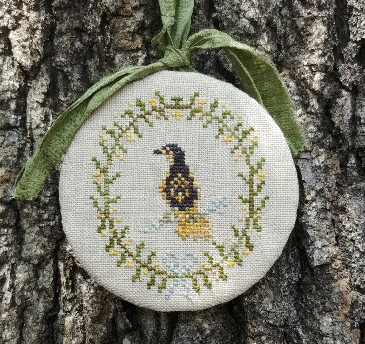 Mojostitches cross-stitch of a bird