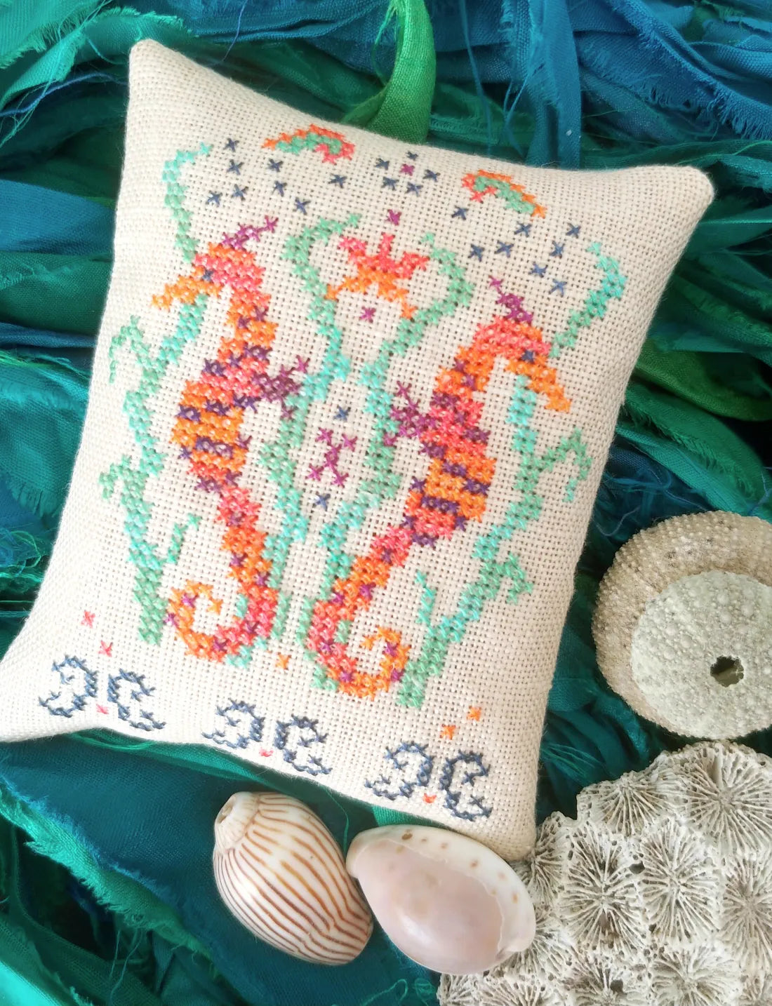 SEAHORSE SWAY - XTR BENEATH THE WAVES